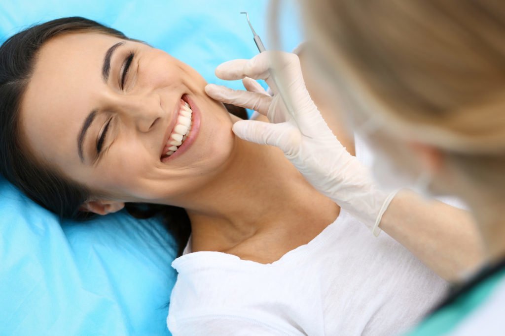 5 Procedures That Whiten Teeth